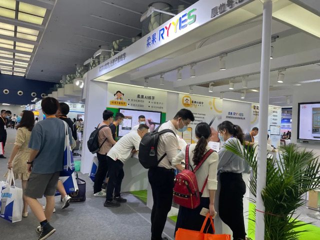 柔果AI練字解決方案，全新亮相第79屆中國教育裝備展示會