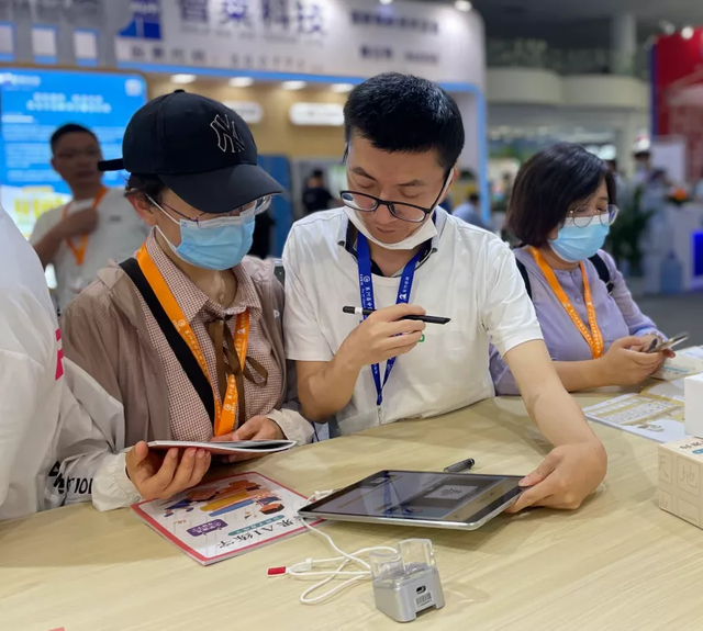 柔果AI練字解決方案，全新亮相第79屆中國教育裝備展示會